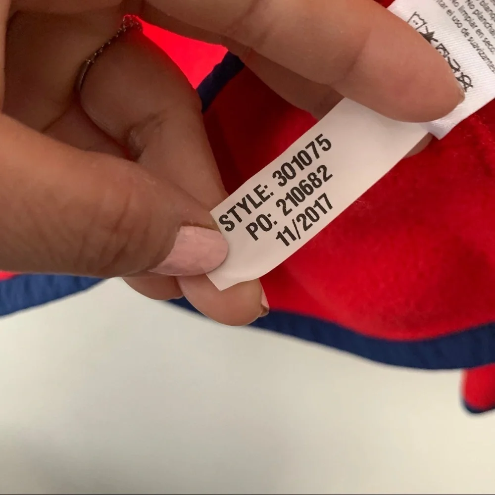 Vineyard Vines good a32